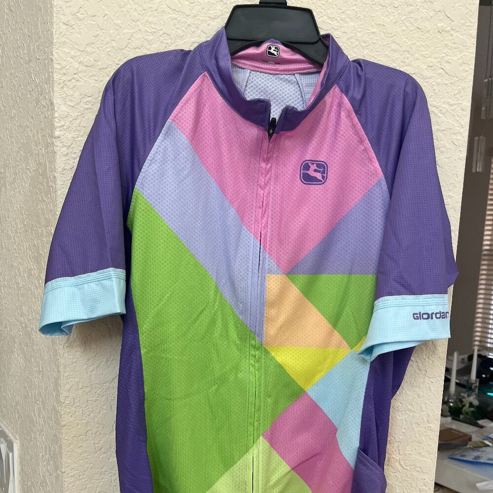 Giordana Cycle Jeresy for spin class or on the road rear pockets made in Italy